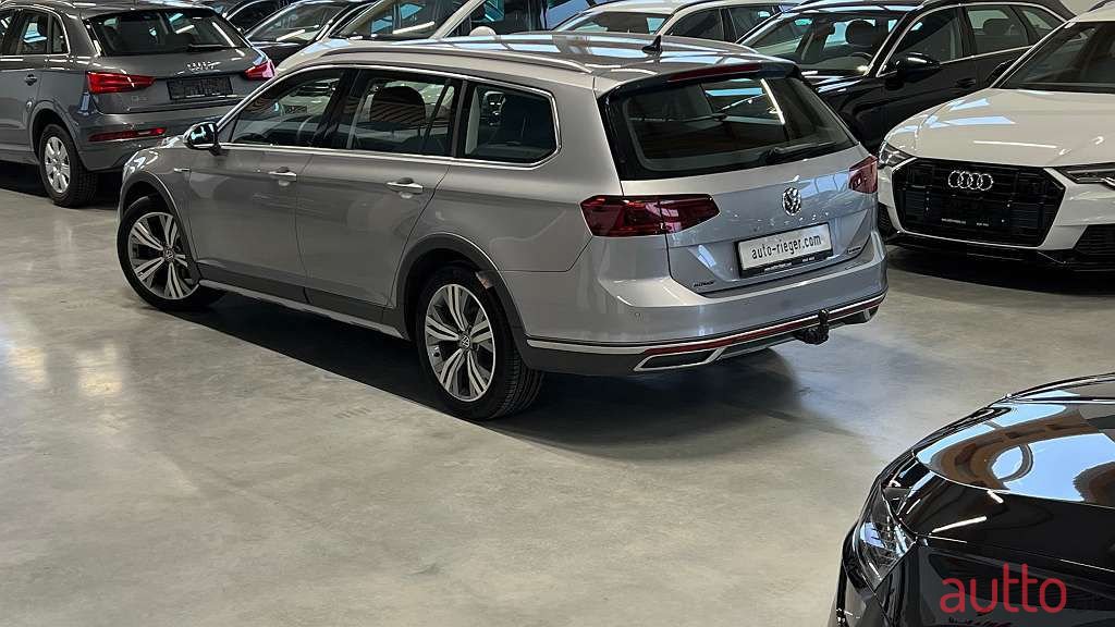 2019' Volkswagen Passat photo #3