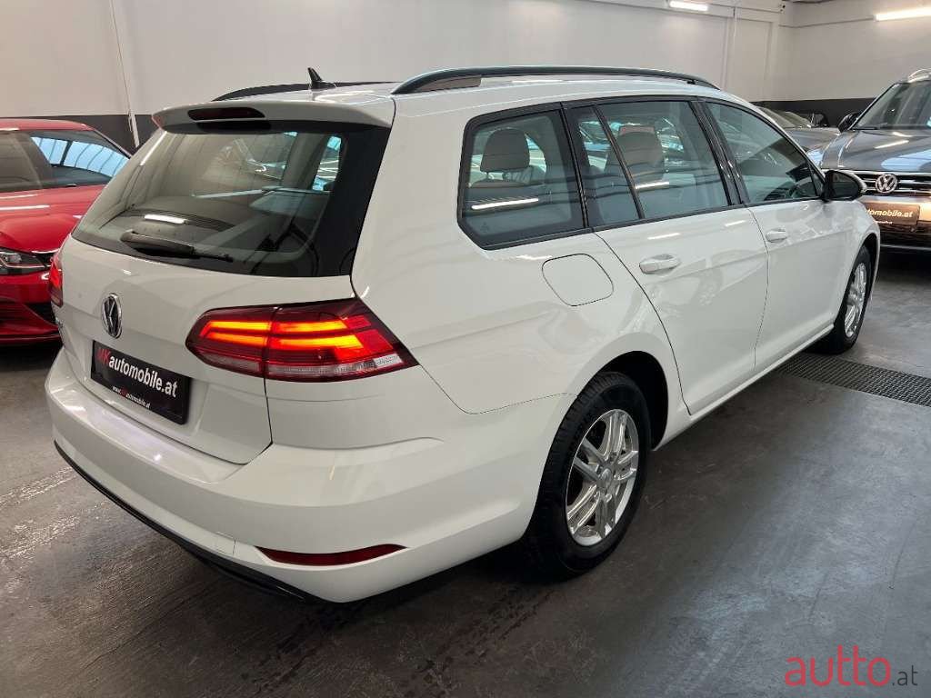 2018' Volkswagen Golf photo #5