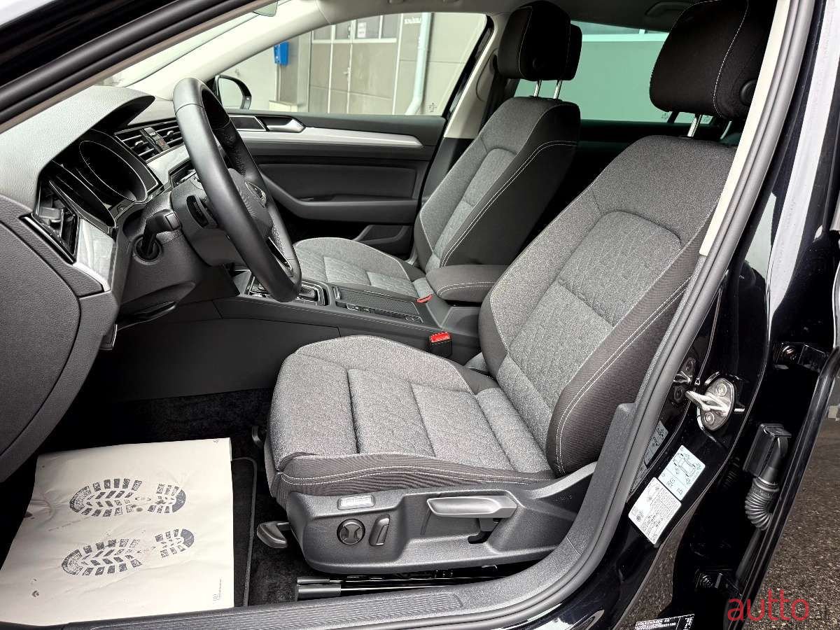 2024' Volkswagen Passat photo #5