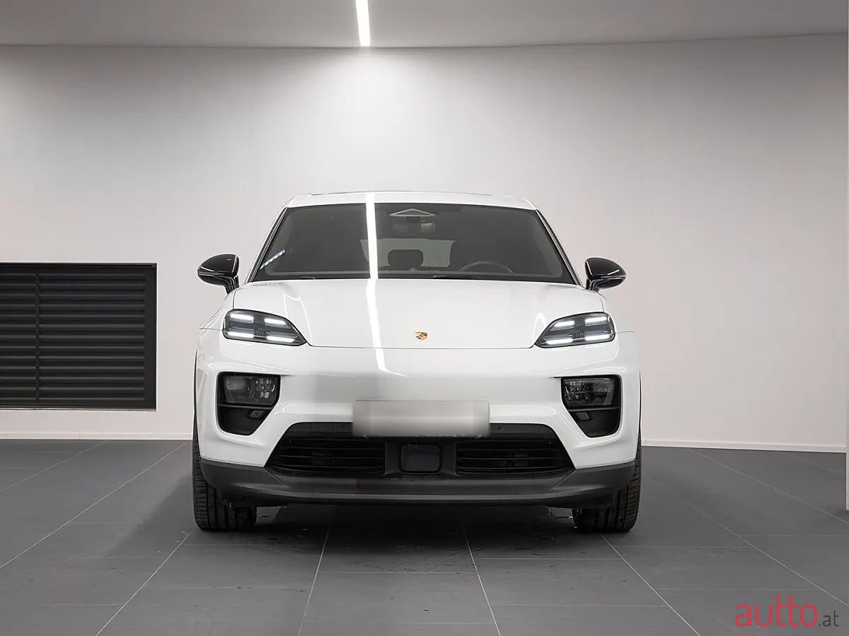 2024' Porsche Macan photo #2