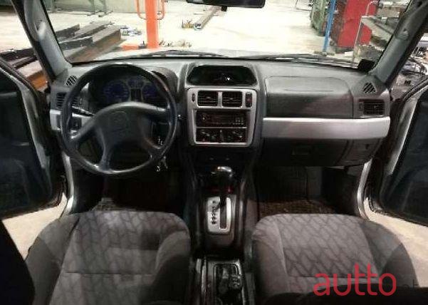 1999' Mitsubishi Pajero photo #2