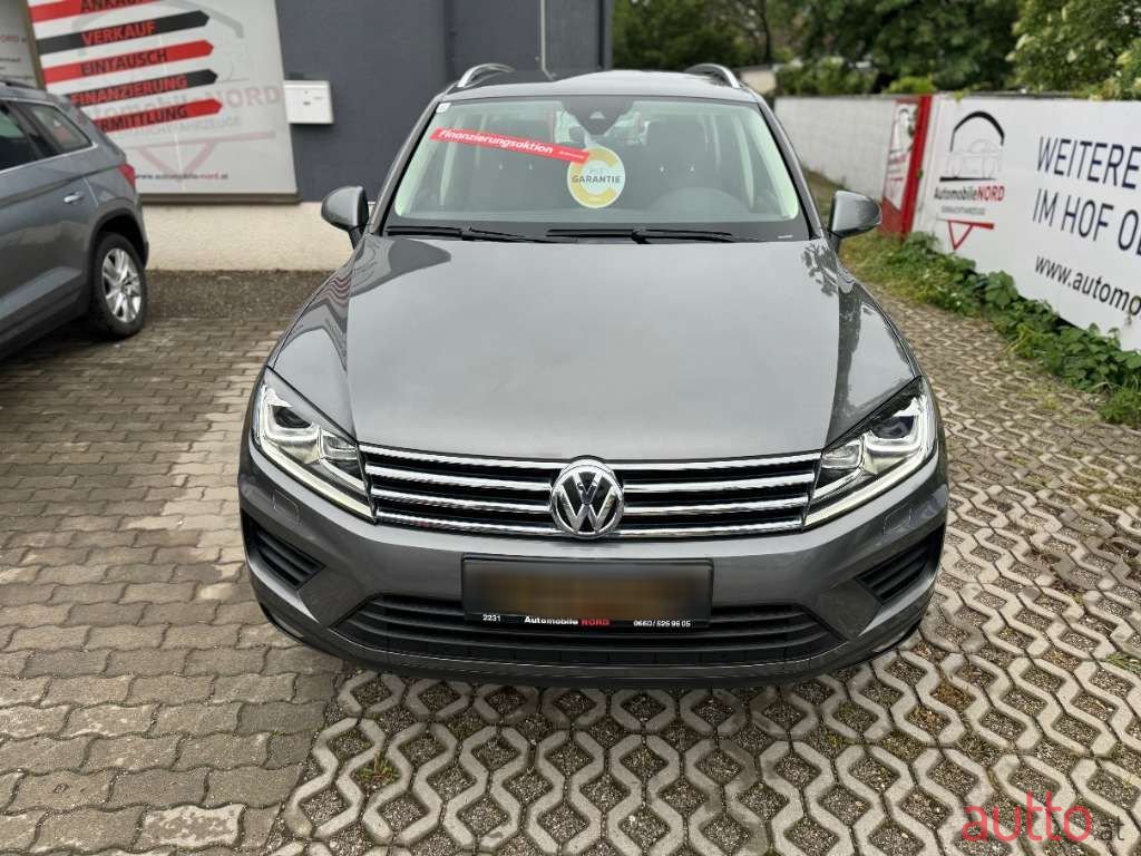 2017' Volkswagen Touareg photo #4