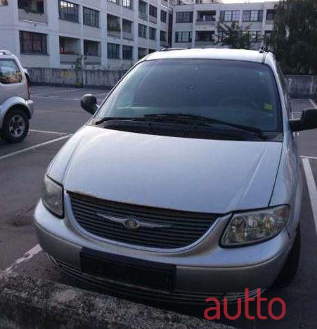 2002' Chrysler Voyager photo #3