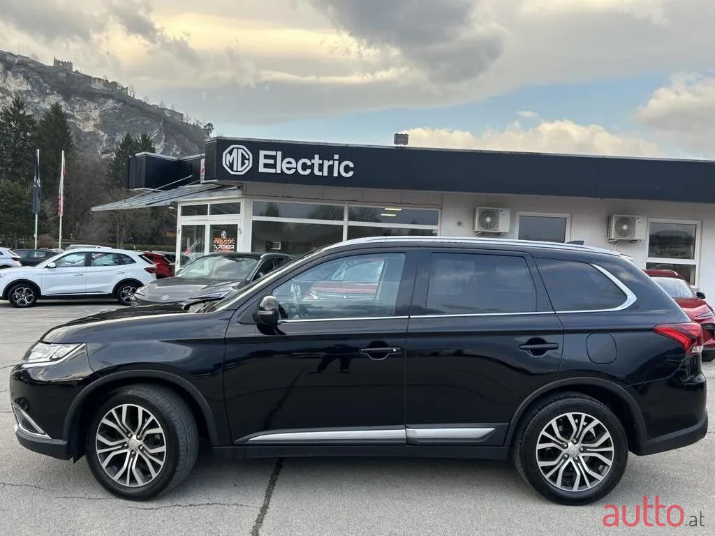 2017' Mitsubishi Outlander photo #3