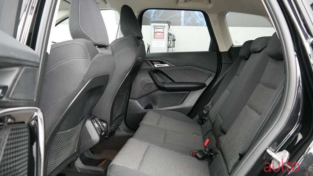 2023' BMW iX1 photo #6