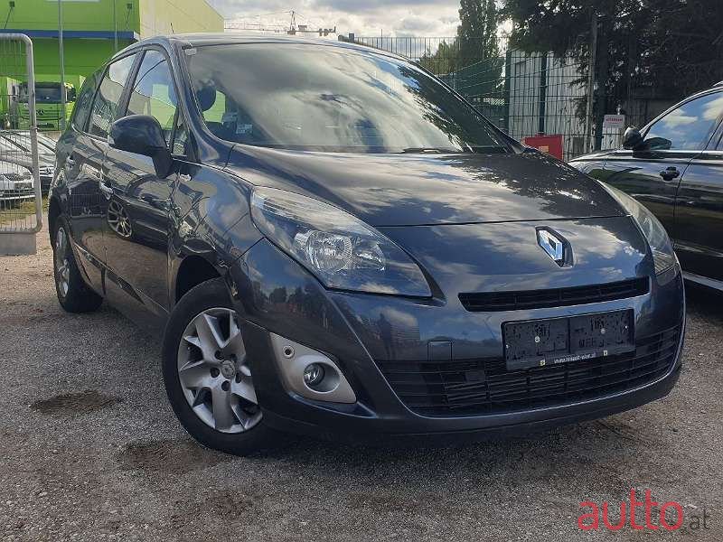 2011' Renault Grand Scenic photo #1