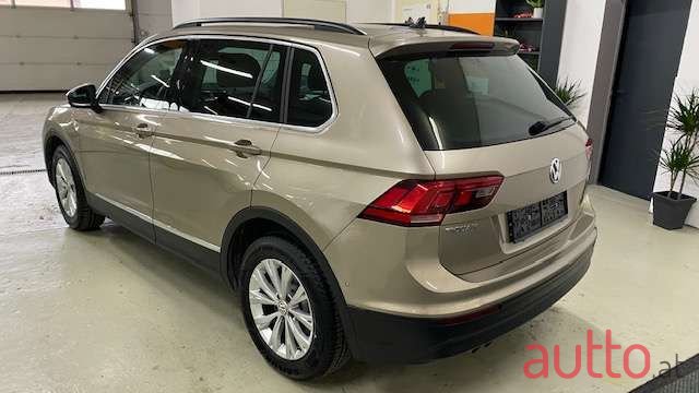 2018' Volkswagen Tiguan photo #4