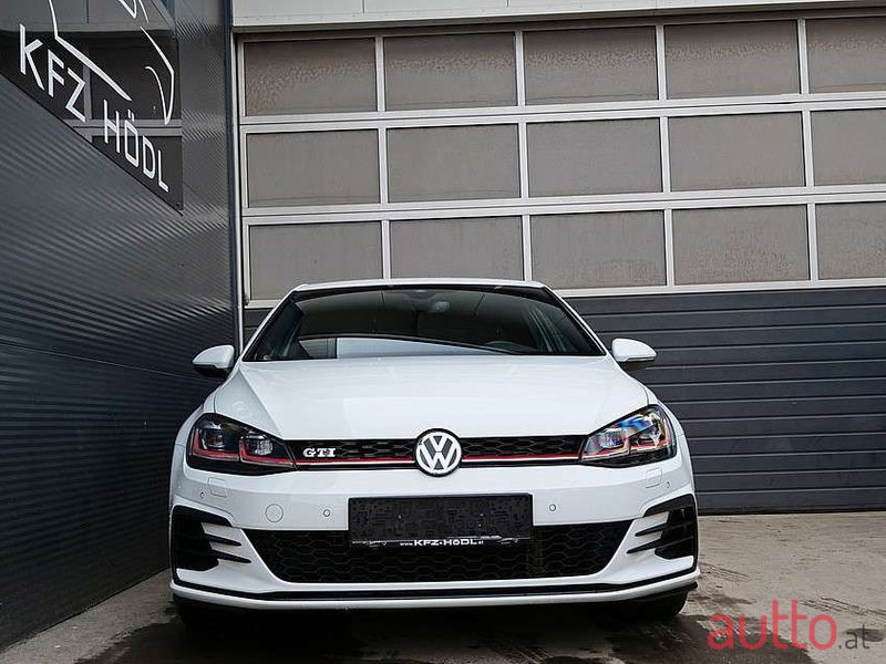 2017' Volkswagen Golf photo #2