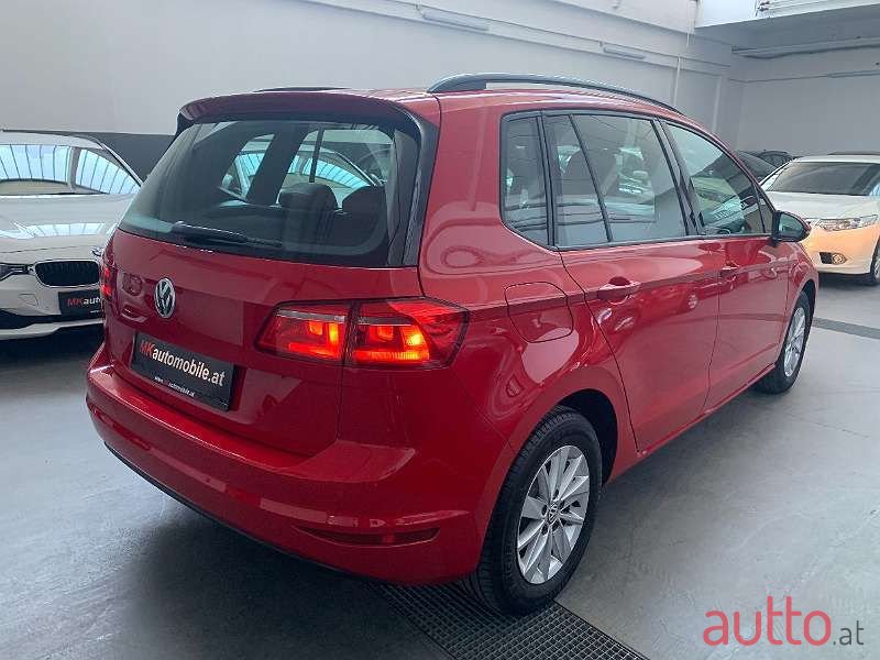 2016' Volkswagen Golf photo #4