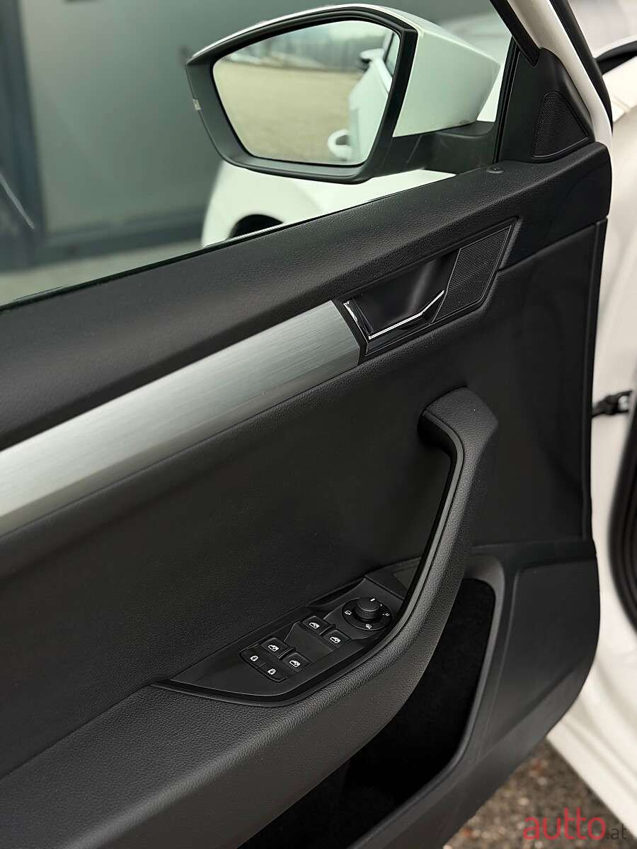 2018' Skoda Superb photo #6