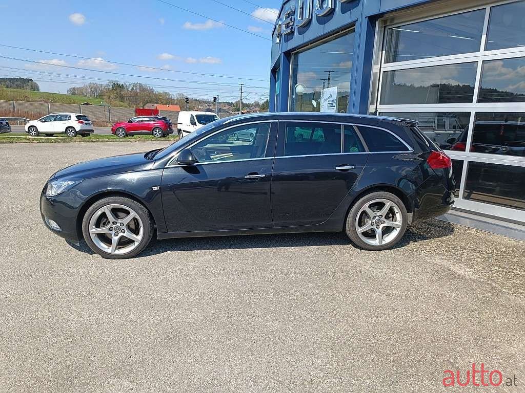 2011' Opel Insignia photo #2