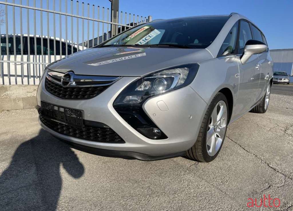 2013' Opel Zafira photo #1
