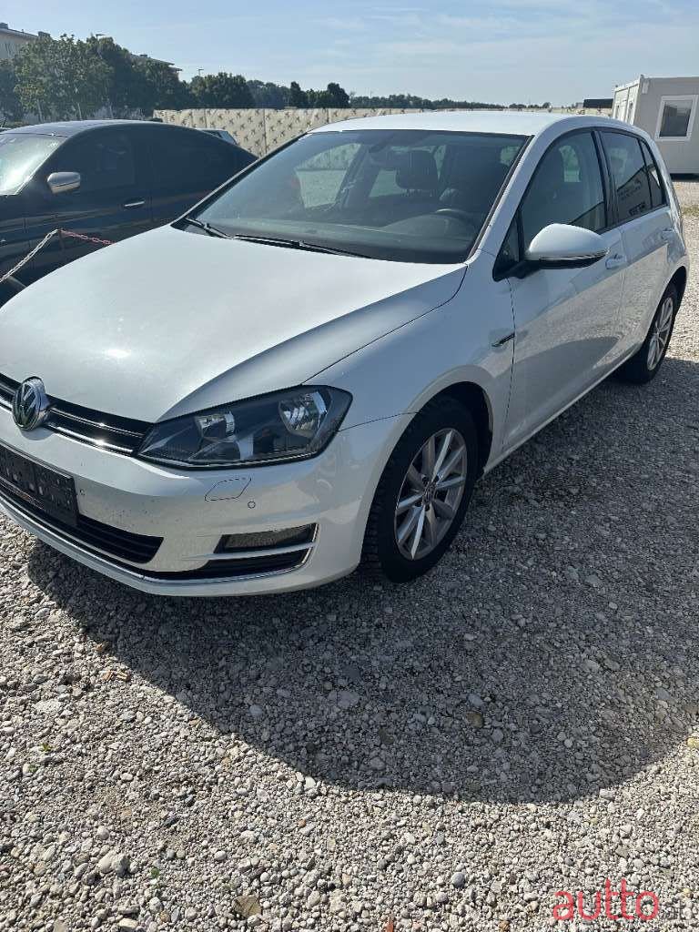 2015' Volkswagen Golf photo #1