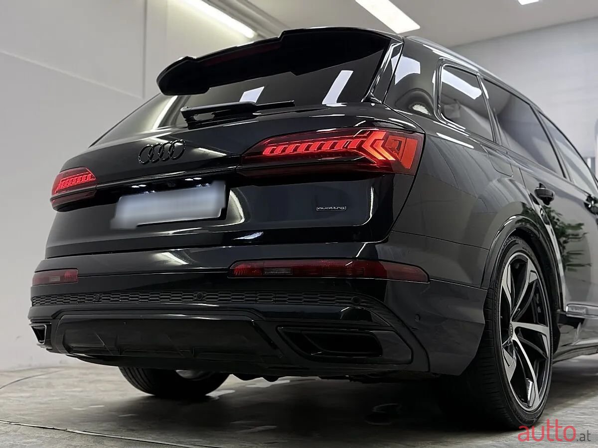 2020' Audi Q7 photo #2