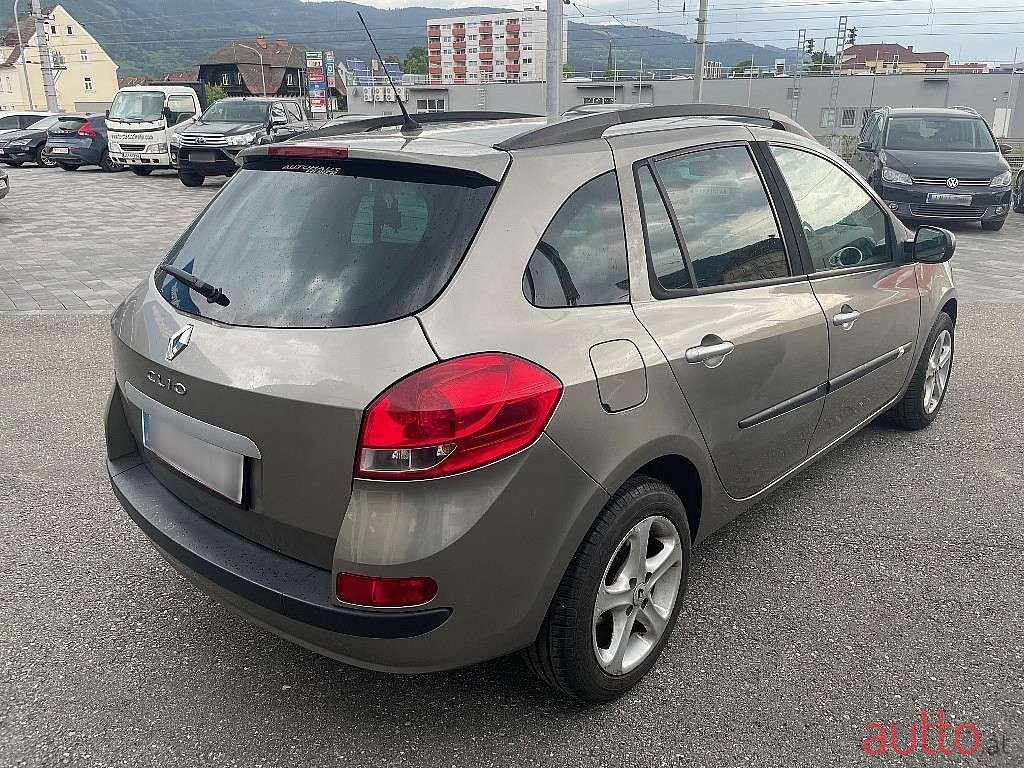 2011' Renault Clio photo #5