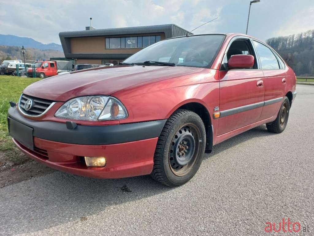 2001' Toyota Avensis photo #1