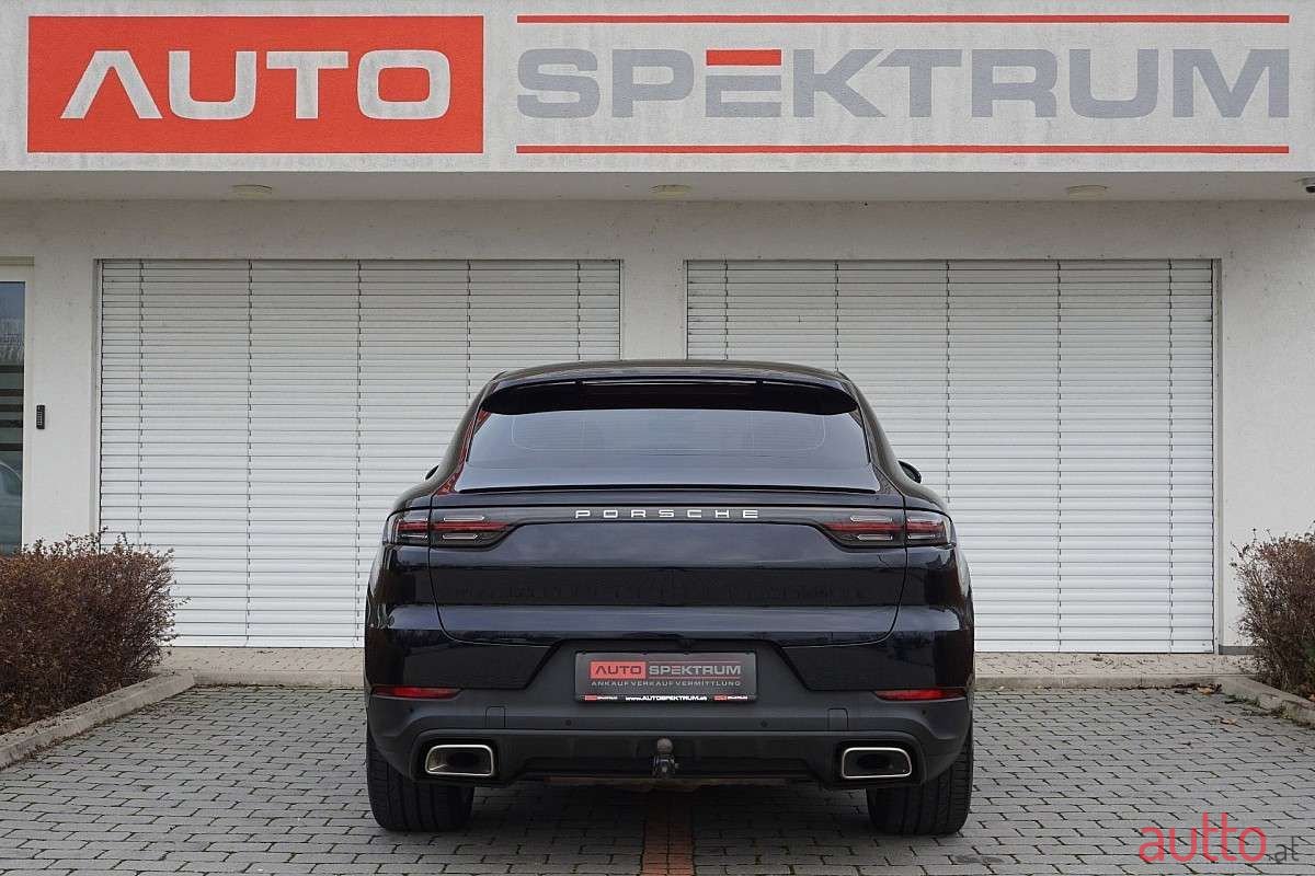 2020' Porsche Cayenne photo #5