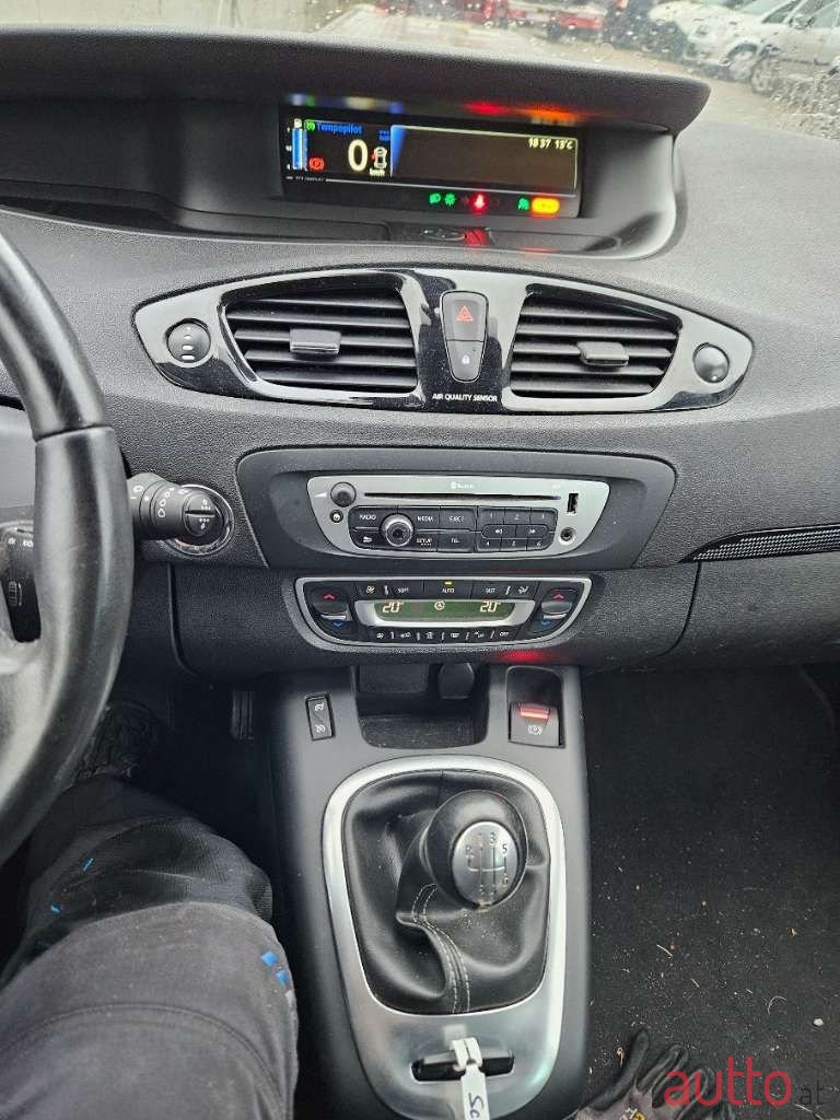 2014' Renault Scenic photo #3