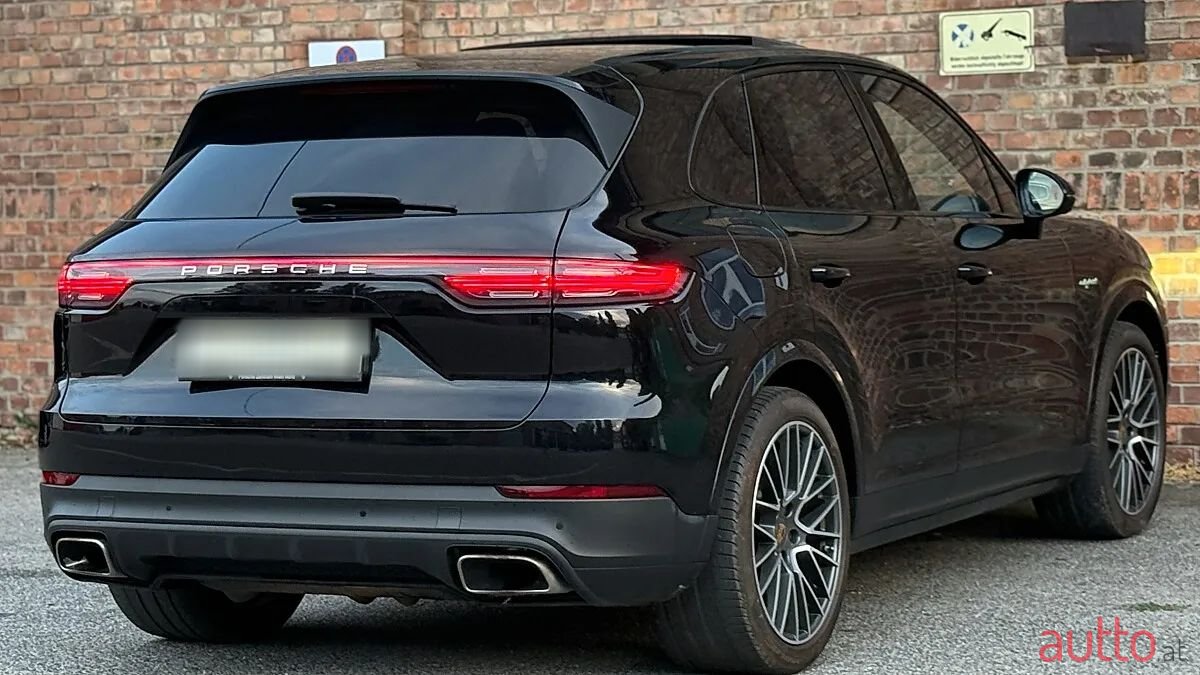 2018' Porsche Cayenne photo #5