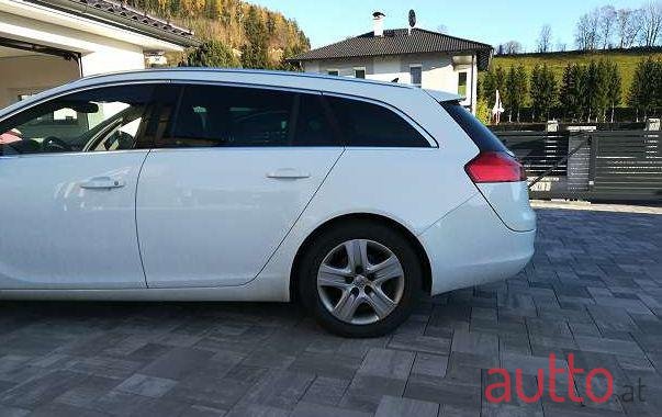 2010' Opel Insignia photo #3