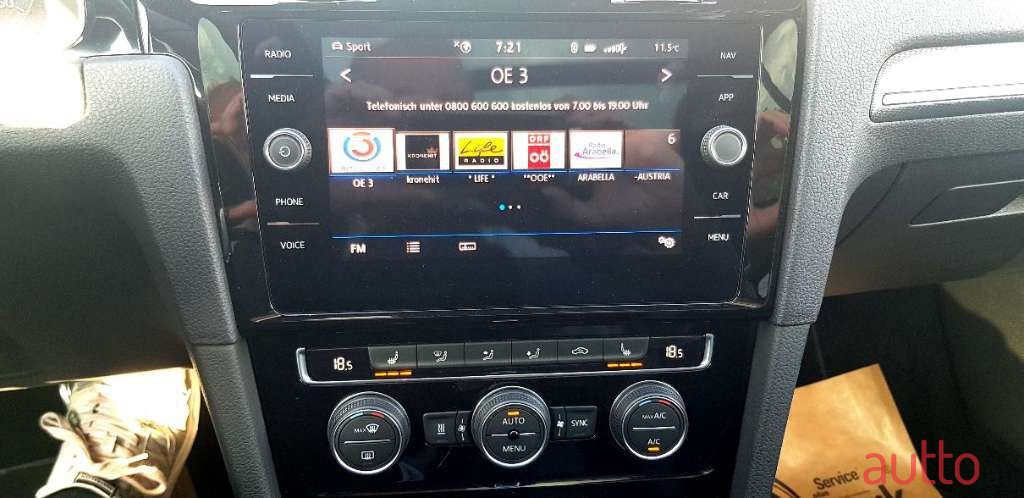 2020' Volkswagen Golf photo #3