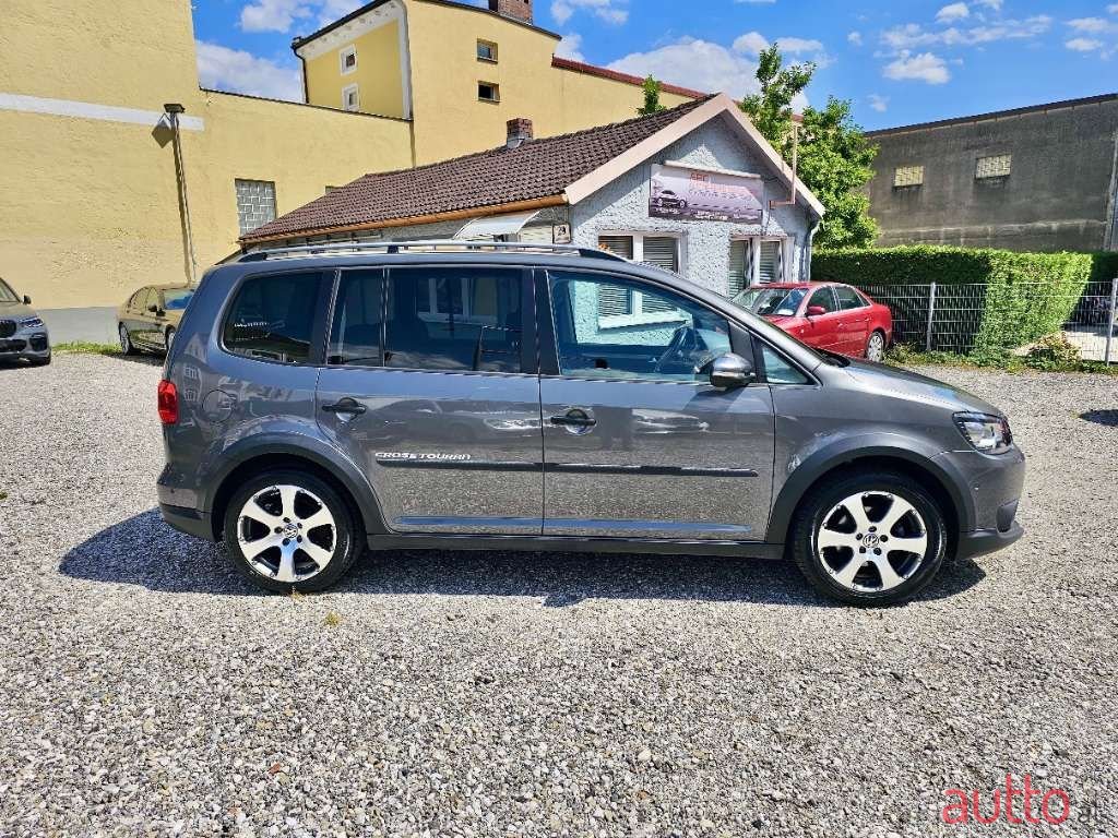 2013' Volkswagen Touran photo #5