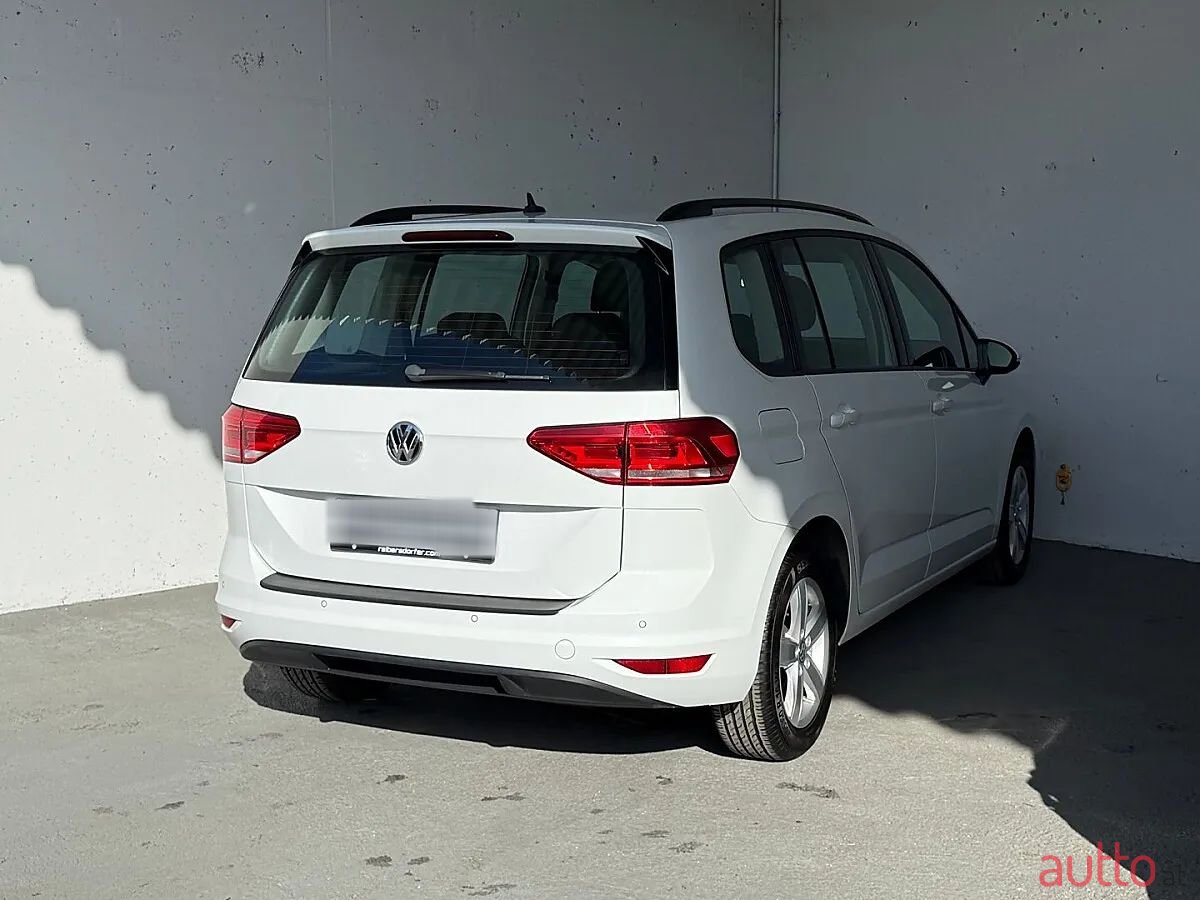 2018' Volkswagen Touran photo #3