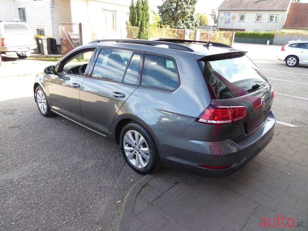 2018' Volkswagen Golf photo #3