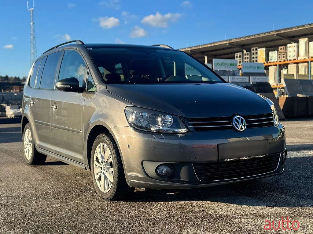 2013' Volkswagen Touran photo #1