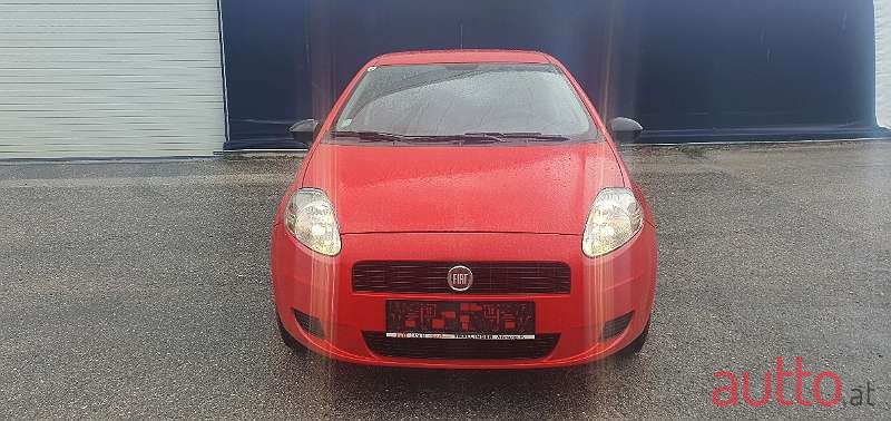 2011' Fiat Punto photo #3