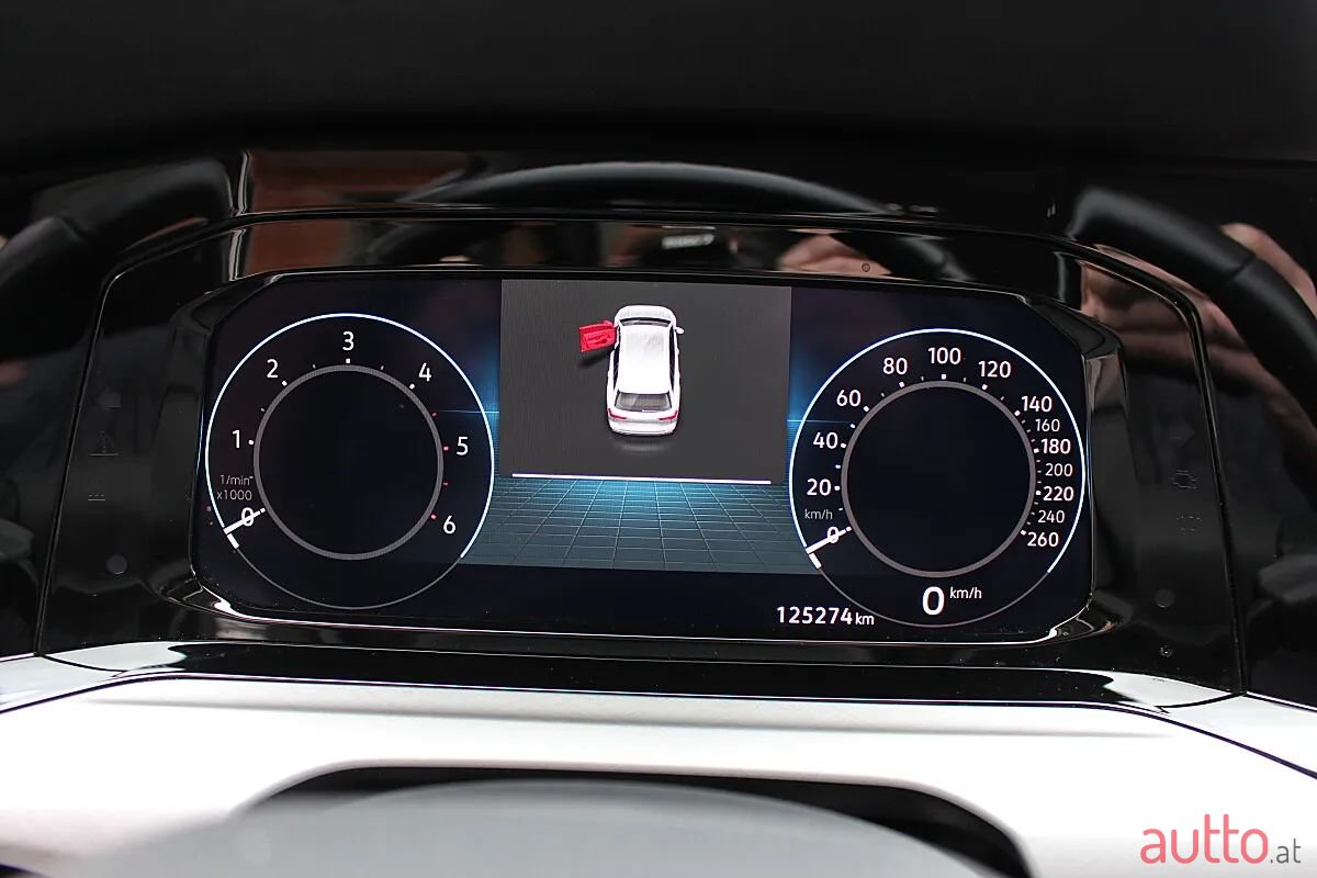 2022' Volkswagen Golf photo #6