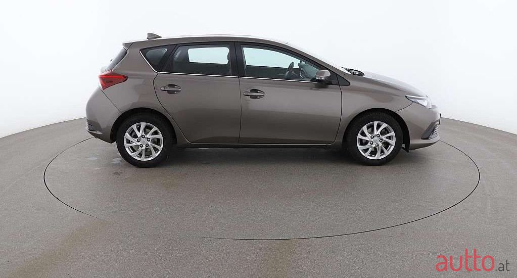 2018' Toyota Auris photo #6