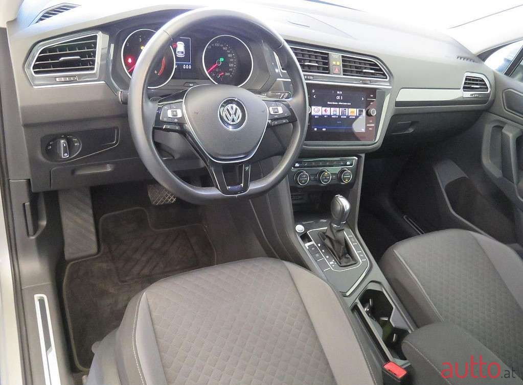 2019' Volkswagen Tiguan photo #5
