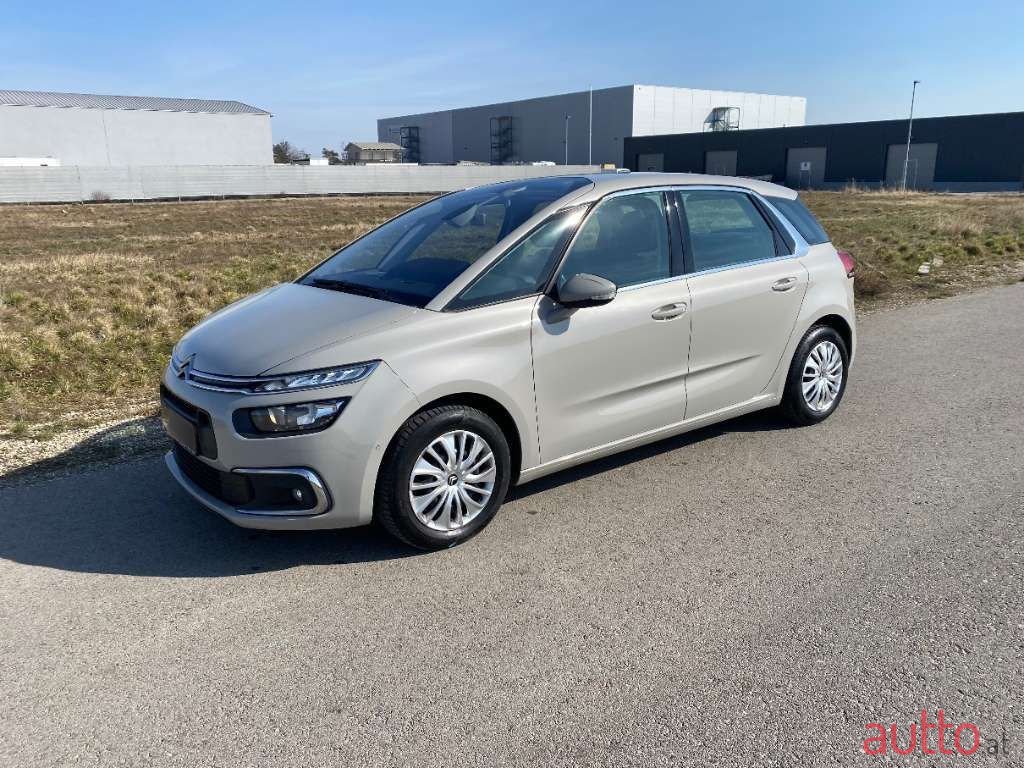 2017' Citroen C4 Picasso photo #3