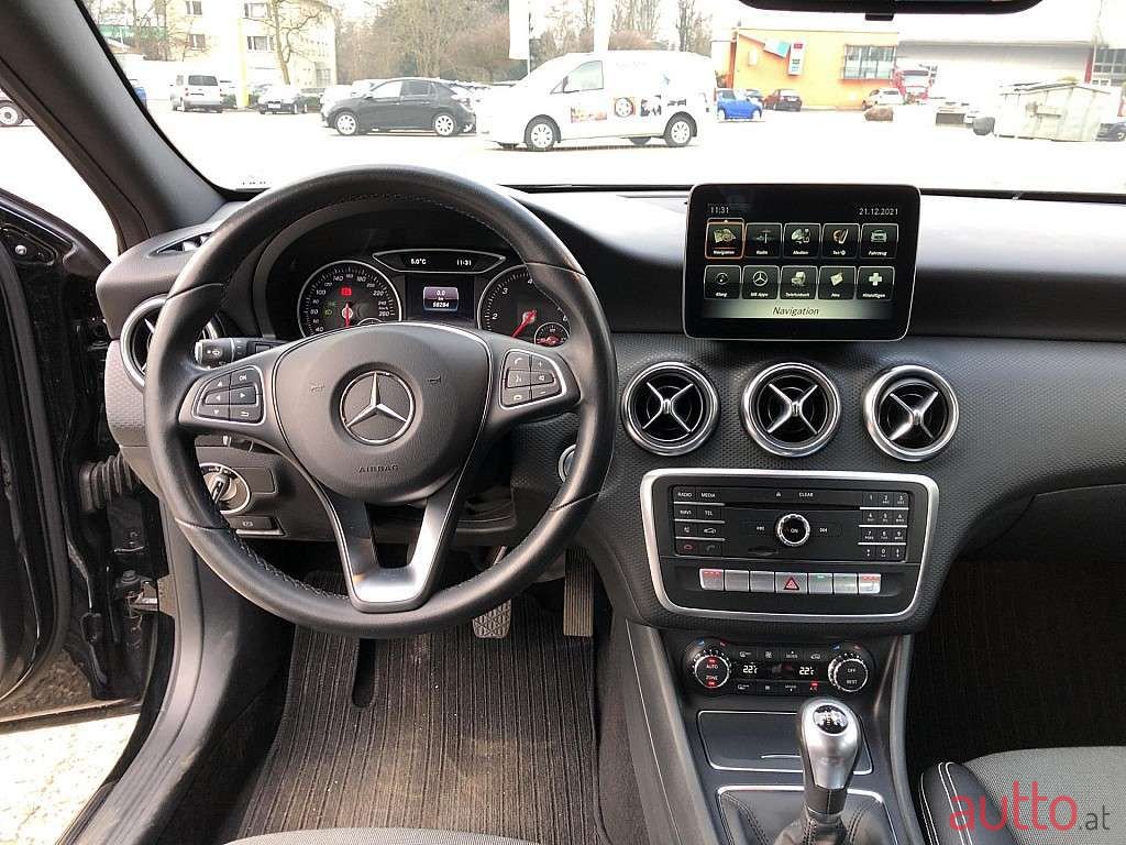2017' Mercedes-Benz A-Klasse photo #4