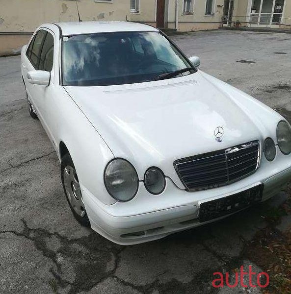 2001' Mercedes-Benz E-Klasse photo #2