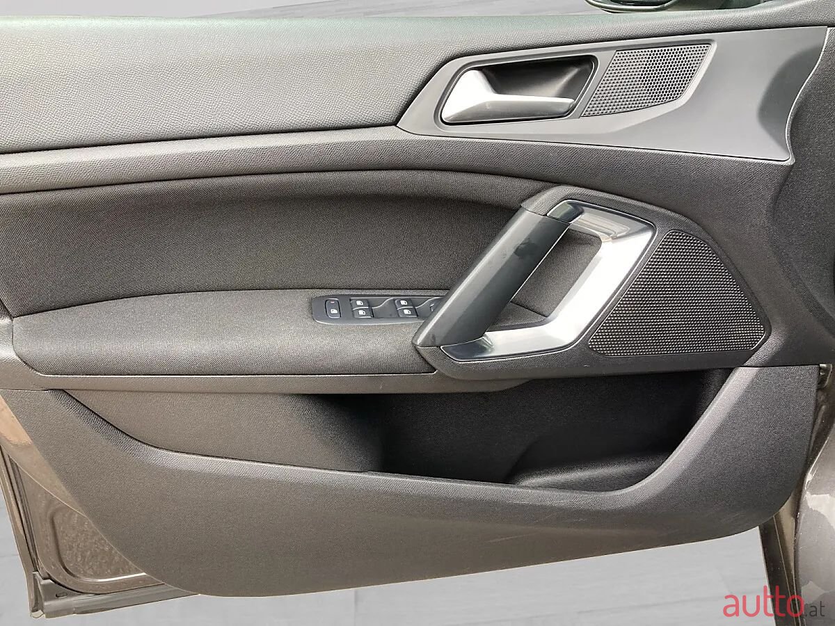 2020' Peugeot 308 photo #5