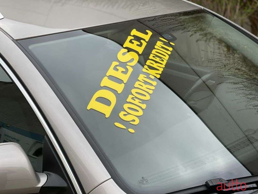 2011' Skoda Superb photo #4