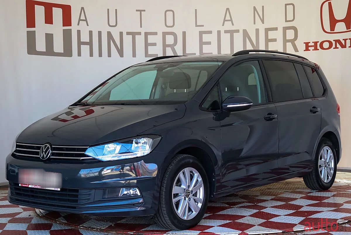 2022' Volkswagen Touran photo #1