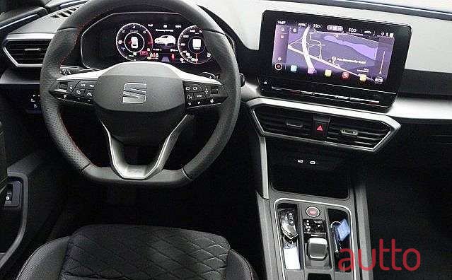 2021' SEAT Leon photo #2