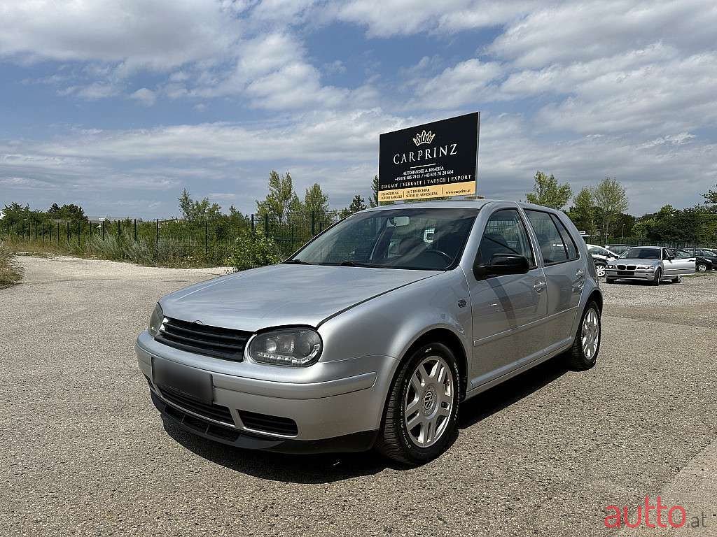 2002' Volkswagen Golf photo #1