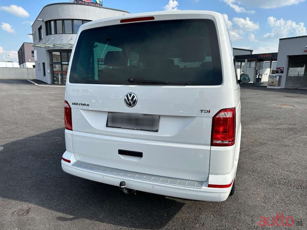2017' Volkswagen Multivan photo #5