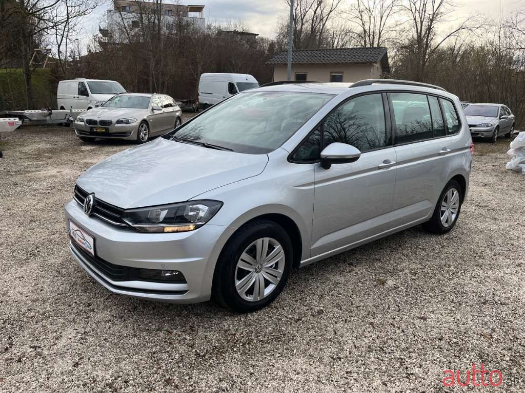 2018' Volkswagen Touran photo #1