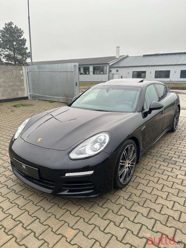 2015' Porsche Panamera photo #1