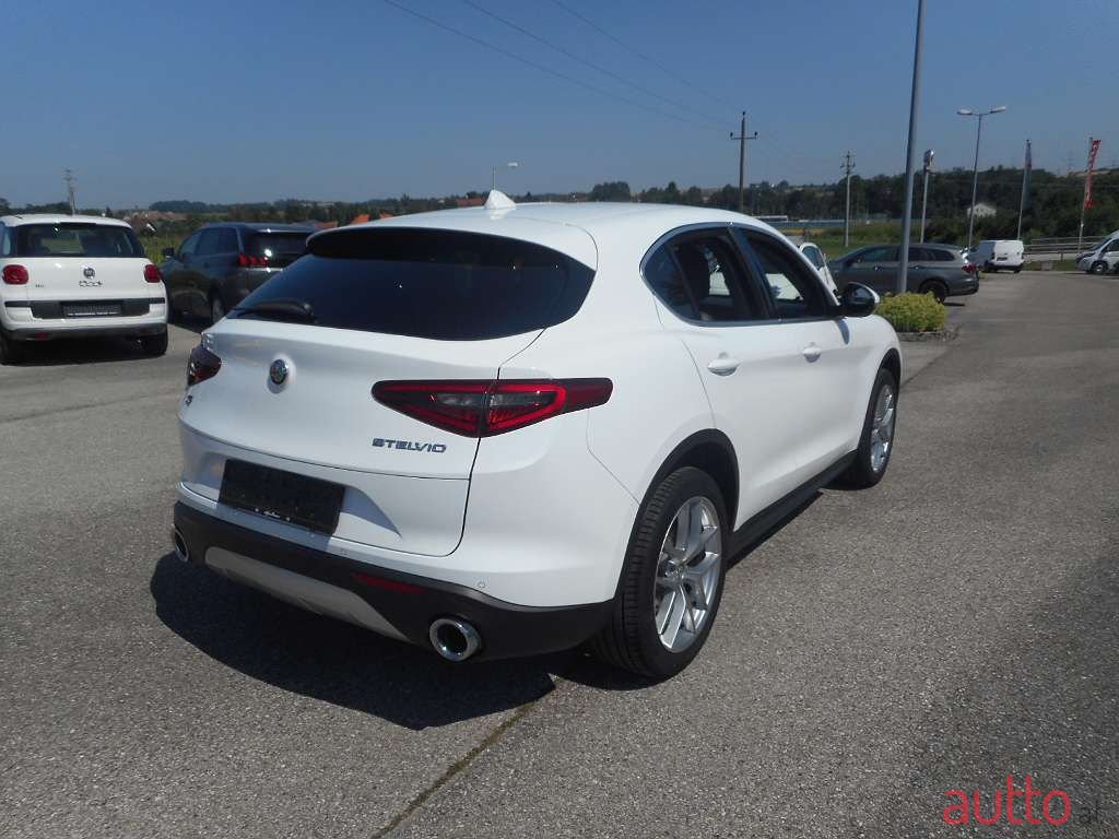 2020' Alfa Romeo Stelvio photo #3