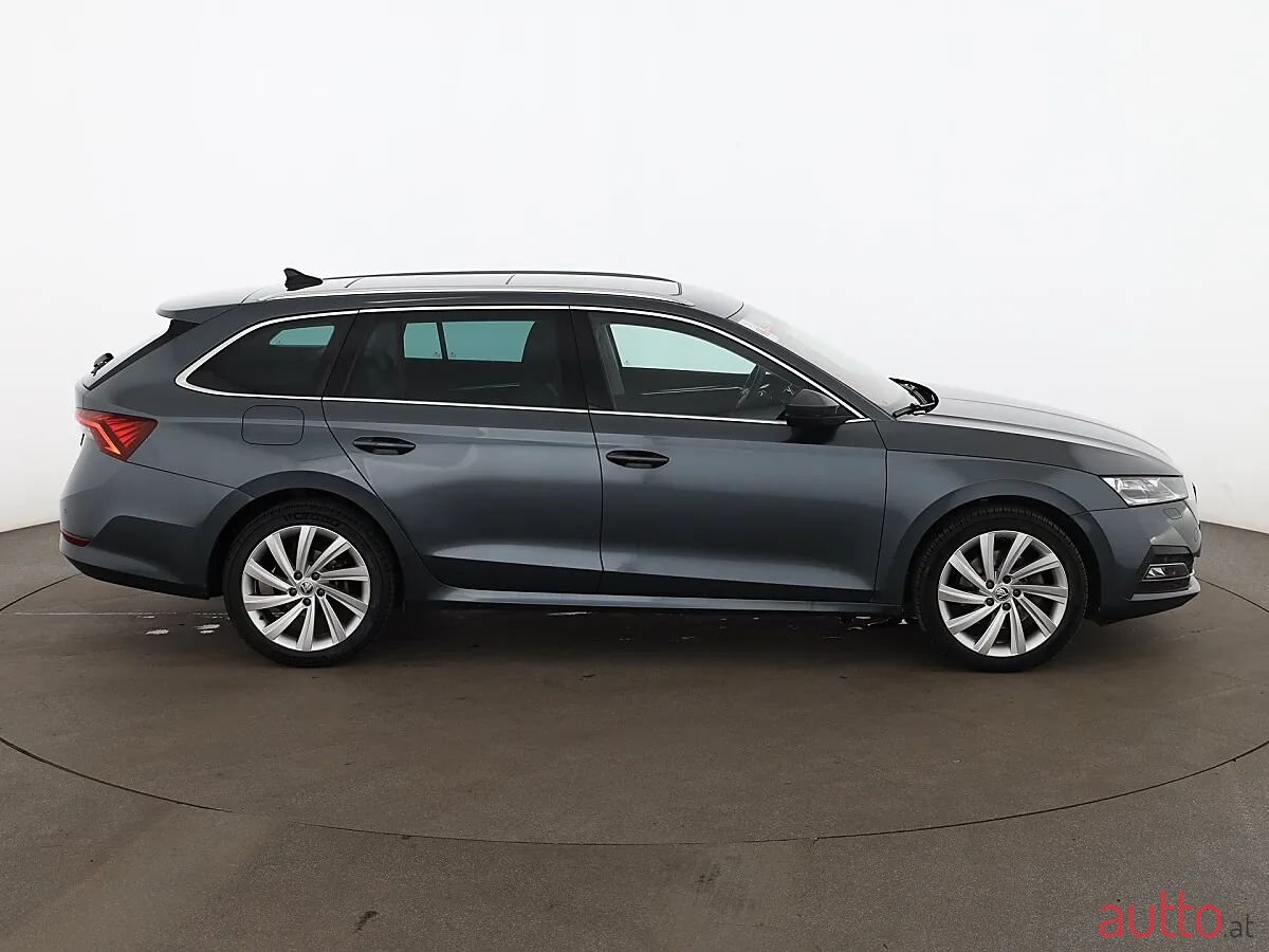 2021' Skoda Octavia photo #3