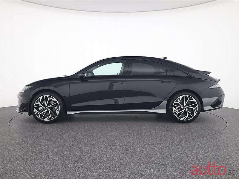 2023' Hyundai Ioniq 6 photo #2