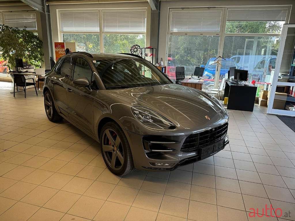 2017' Porsche Macan photo #2