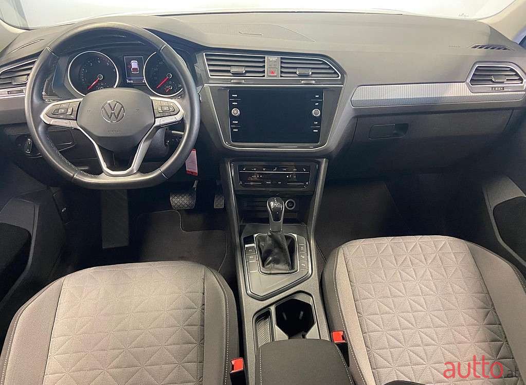 2021' Volkswagen Tiguan photo #6