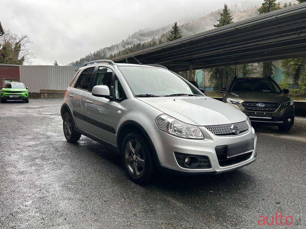 2010' Suzuki SX4 photo #3